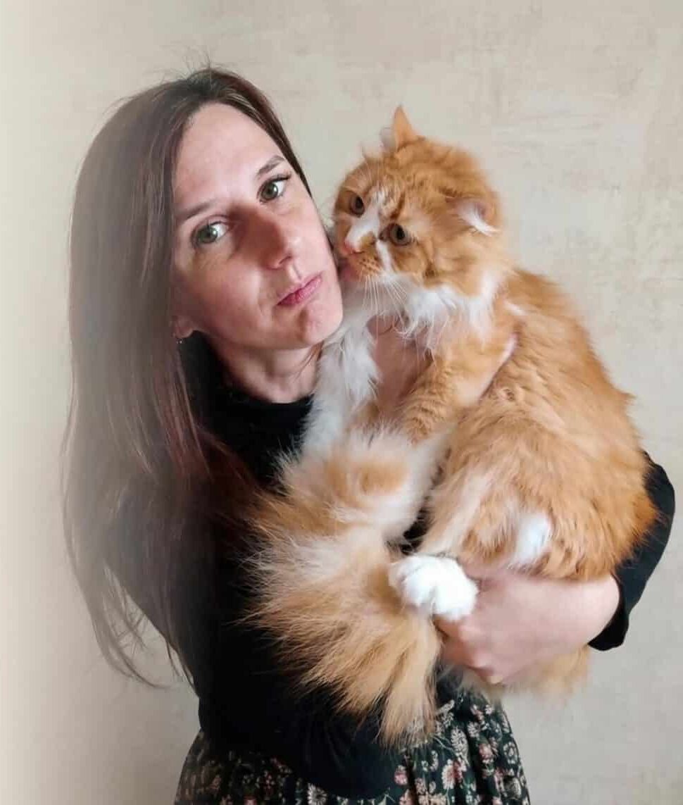 Nuria con Leggo, su gato